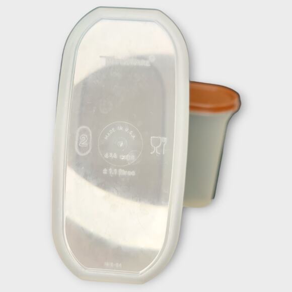 Vintage Tupperware Set Of 2 Large 7 1/4 Cups Capacity Medium 4 3/4 Cups Capacity - Picture 3 of 4